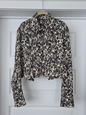 JOELLE Collection Black and Cream Printed Cropped Button-Down Shirt, Size L